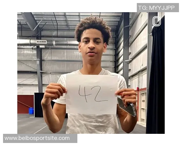 基扬安东尼父子相似2025届球员潜力巨大或能进NBA 基扬安东尼父子相似2025届球员潜力巨大或能进NBA