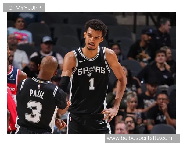 维金斯突破禁区高打板文班亚马展现超凡身高送出精彩钉板大帽 维金斯突破禁区高打板文班亚马展现超凡身高送出精彩钉板大帽